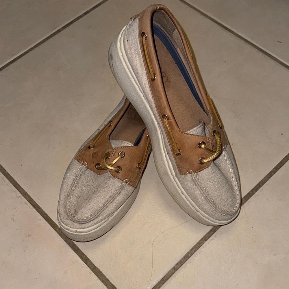 SPERRY Women's Tan and Cream Boat Shoes